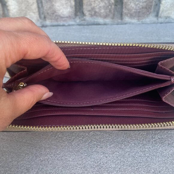 COACH CROSSGRAIN LEATHER ACCORDION ZIP AROUND WALLET Like New - Picture 10 of 10